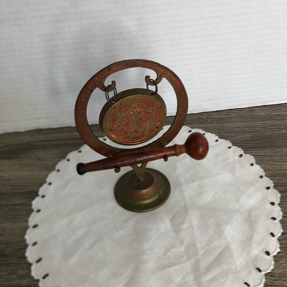Vtg Etched Brass Tabletop Gong Style Dinner Bell - Picture 2 of 10